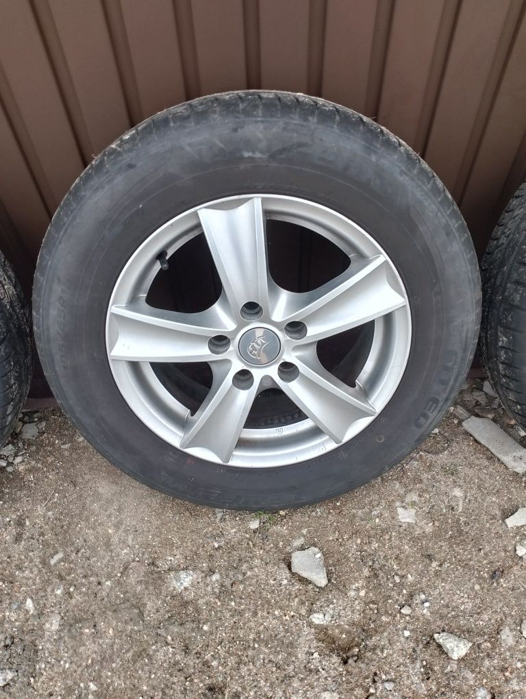 Sprzedam bardzo zadbane koła 15