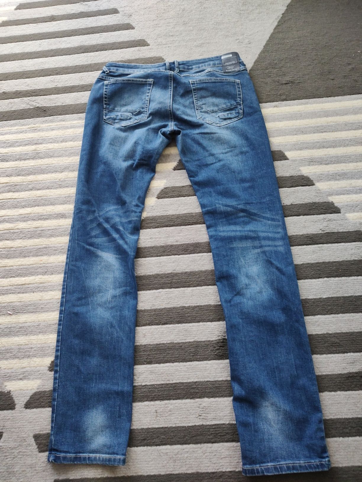Spodnie damskie jeansowe 42