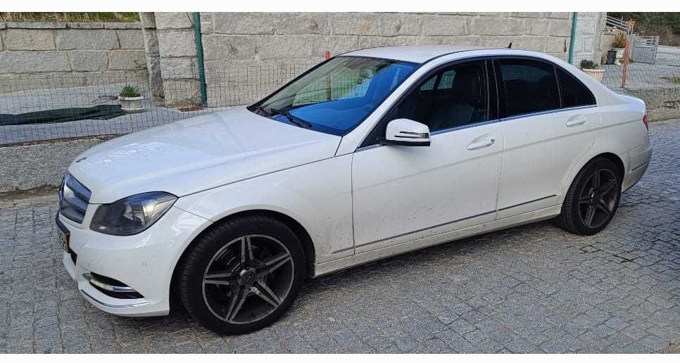 Mercedes 220cdi com todas as revisões na mercedes