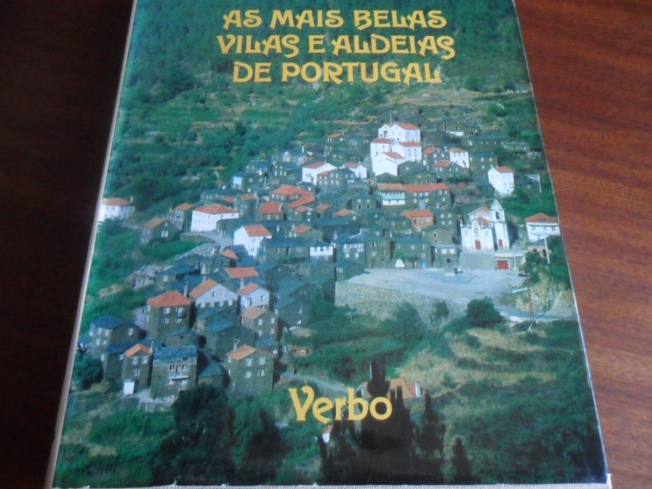 "As Mais Belas Vilas e Aldeias de Portugal" de Júlio Gil e A. Cabrita