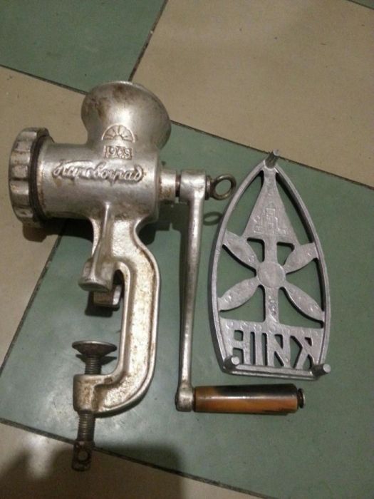 Мясорубка "Кировоград"и подставка под утюг!