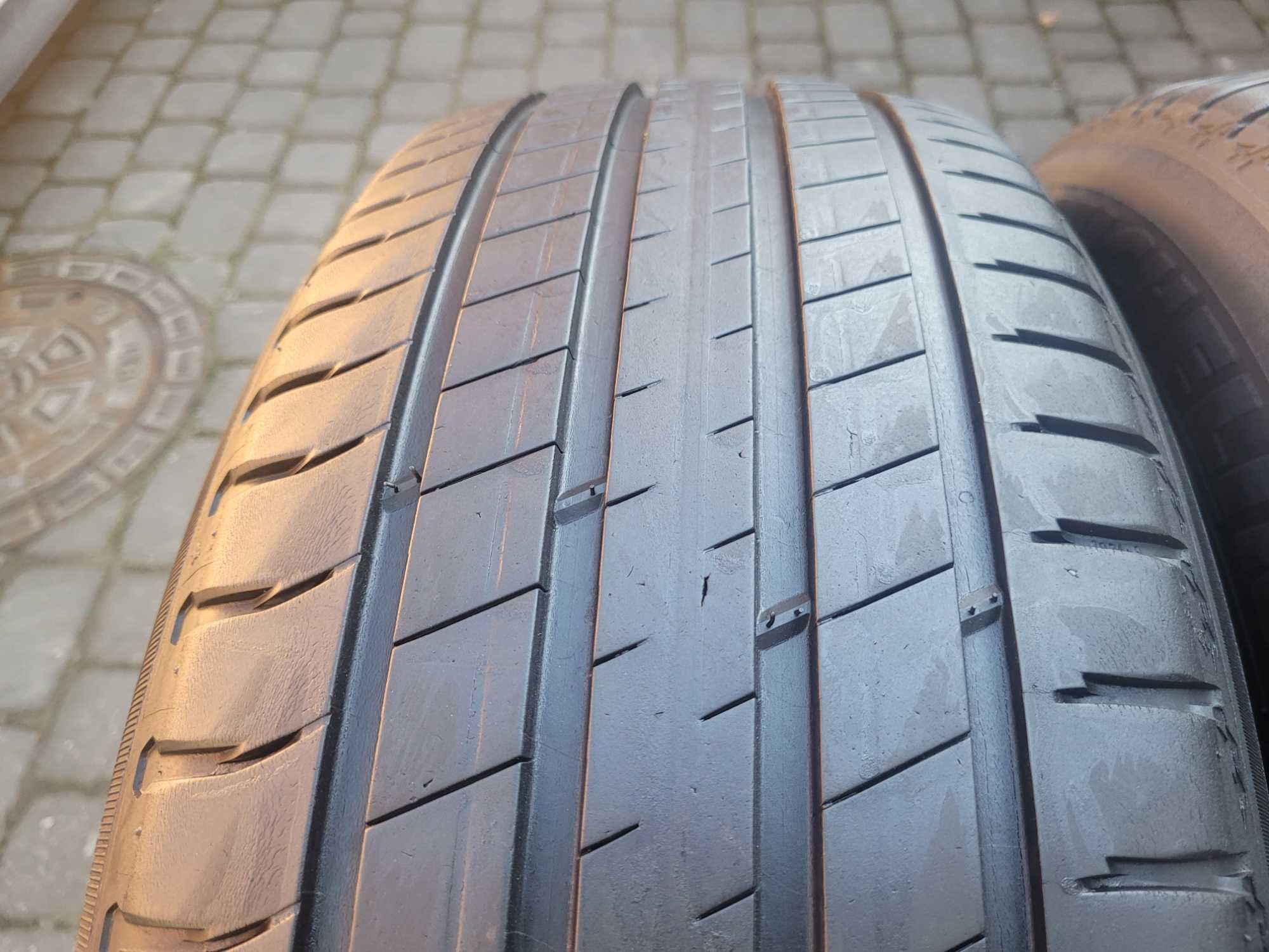 235 /60  R 17   Michelin
