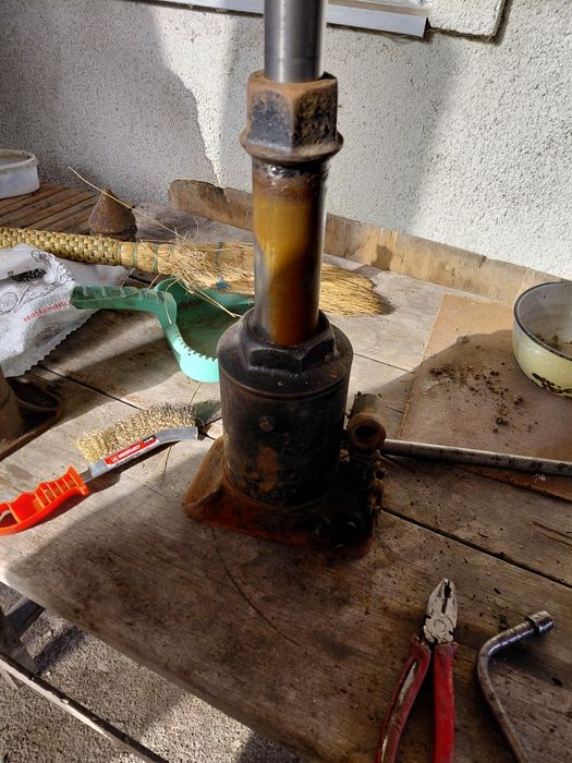 Продам домкрат 5 т