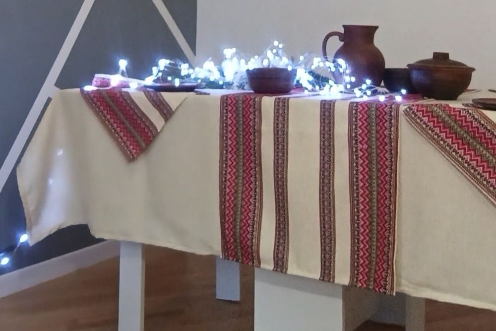 Скатертини вишиті,ранери,опт і роздріб салфетки, рушники під коровай п