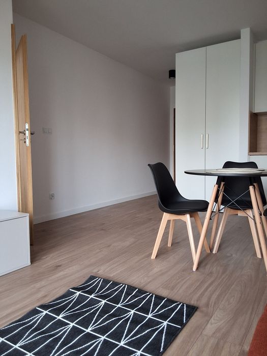 Nowe mieszkanie z ogródkiem i roletami antywłamaniowymi w Ożarowie