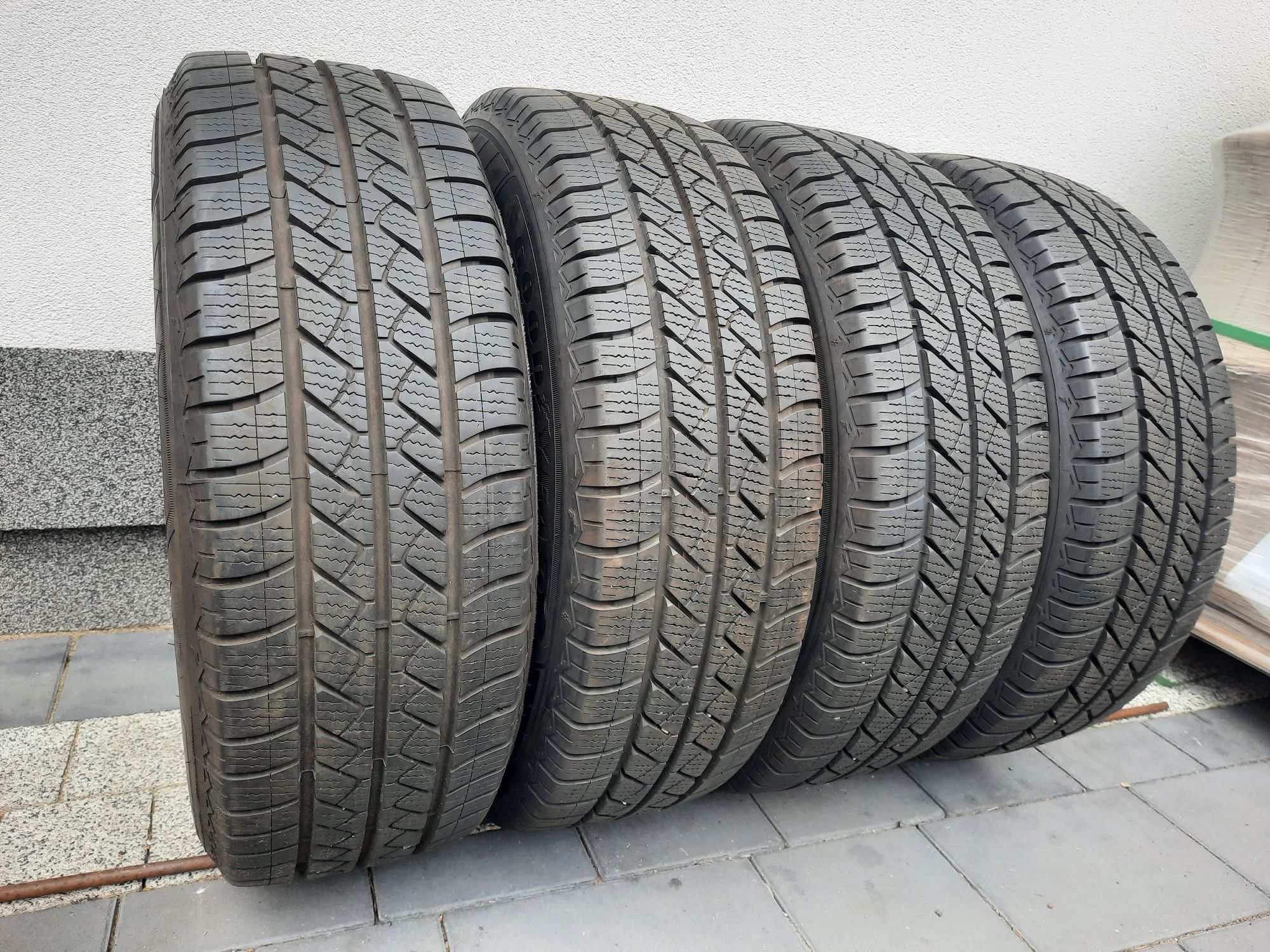 4 opony 215/65 R16C Goodyear Vector4seasons 2023r 8.5mm