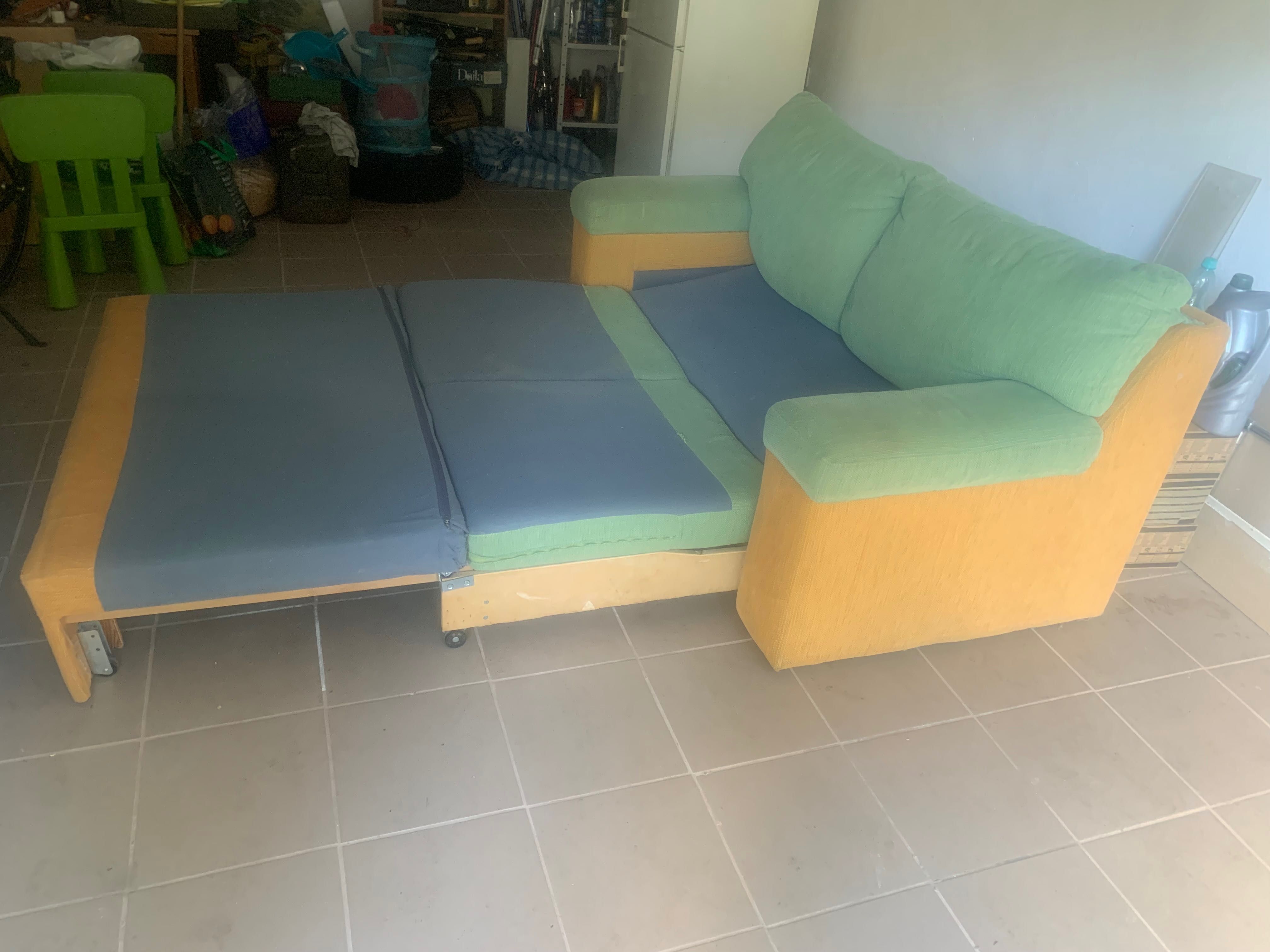 Sofa 2-osobowa rozkładana z pojemnikiem za darmo