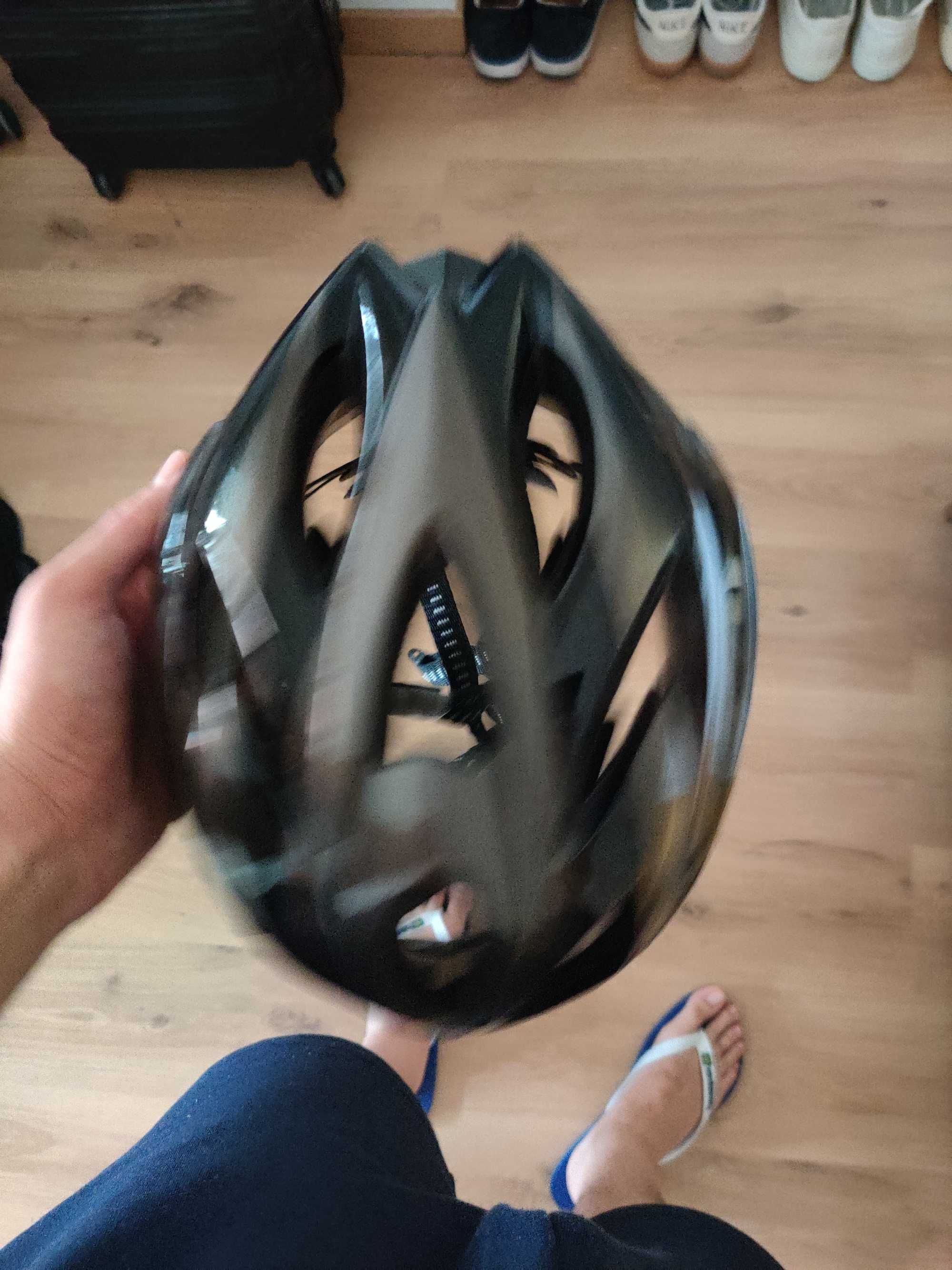 Capacete com iluminação traseira