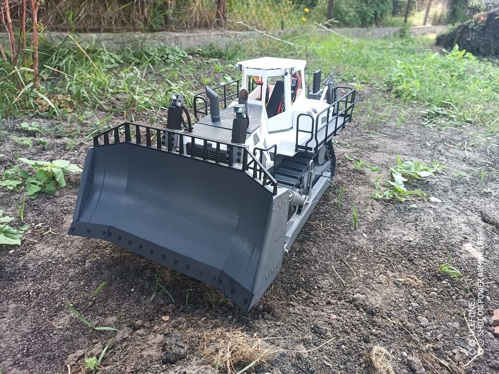 Model RC 1:14 liebherr 776 buldożer