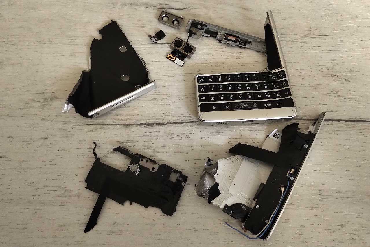 Blackberry key2 запчастини