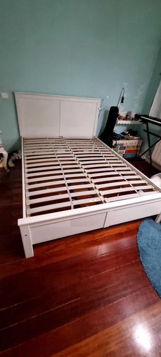 Cama de casal branca