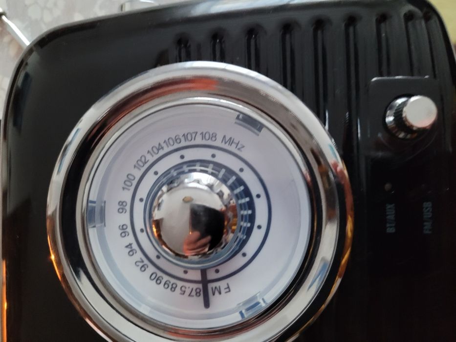 Radio vintage preto