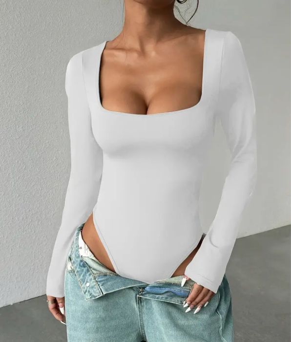 Еластичне жіноче боді в білому кольорі