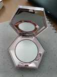 Fenty Beauty Diamond Bomb rozświetlacz