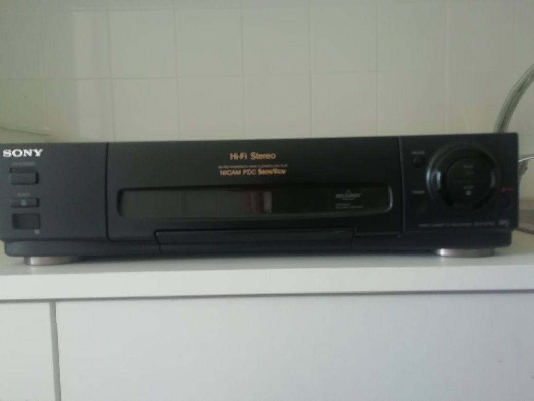 Leitor cassetes VHS, Sony, HI-Fi Stereo, 4 cabeças.