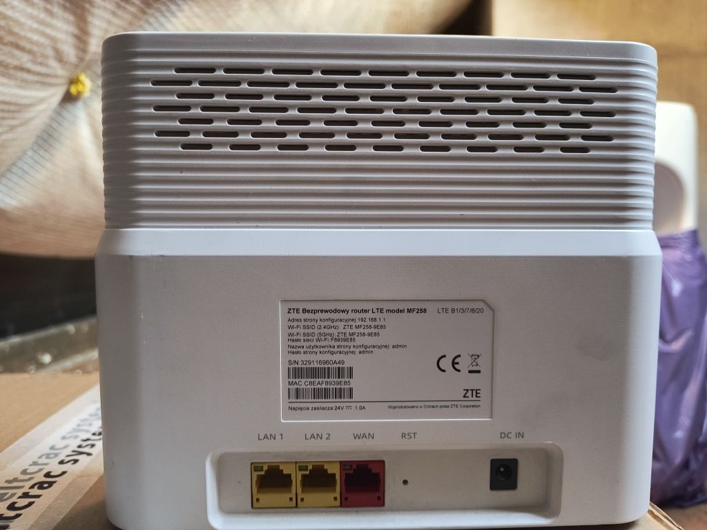 Router ZTE z modemem zewnętrznym
