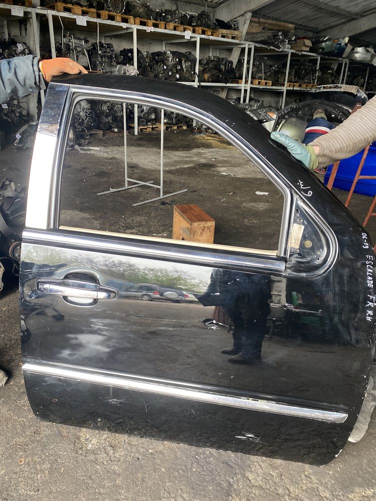 Двери задние правые передние правые Cadillac Escalade 2006-13гг Черные