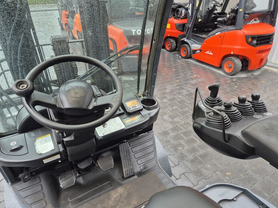 Wózek widłowy TOYOTA 8FGF15, triplex, przesuw, 4 sekcje, terenowy