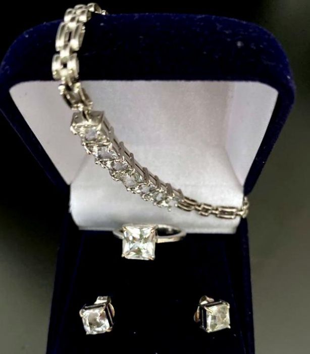 Komplet biżuterii z białego złota 585