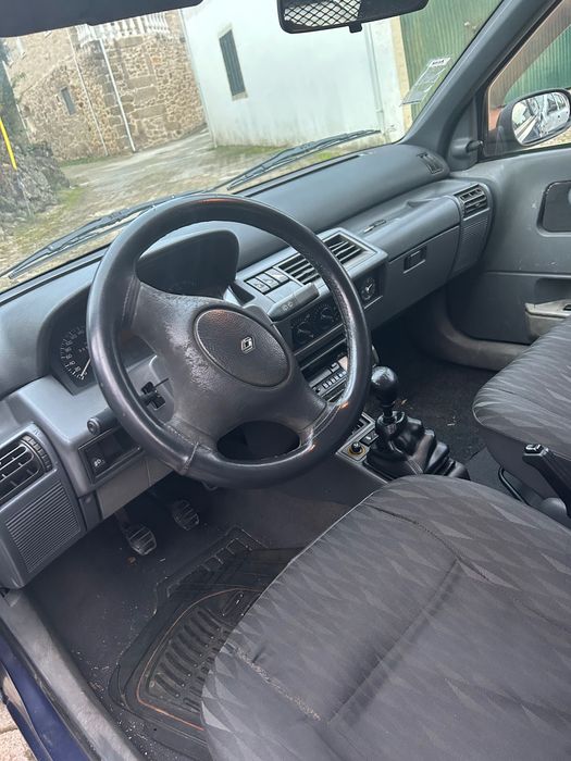 Renault Clio 1.9 carro em ótimo estado