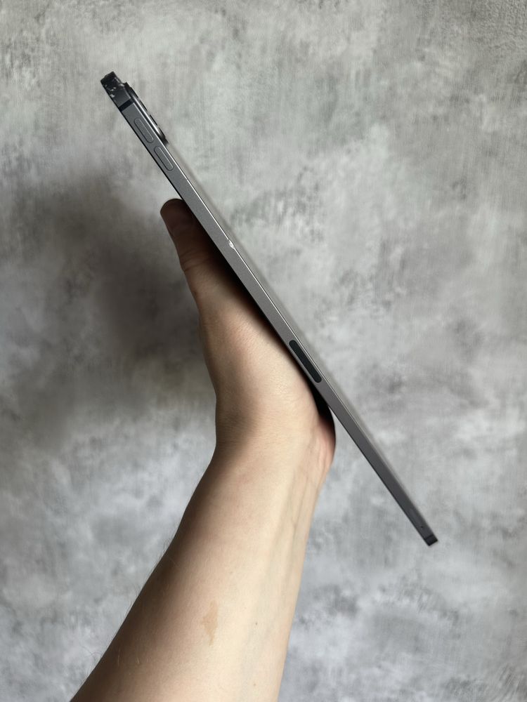 ipad Pro 12,9 -inch 5th 256Gb LTE WI-FI iclaud заблокований