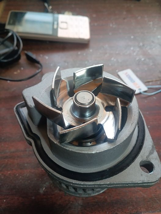 Помпа golf 4 1.4 двигун