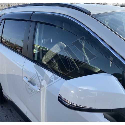 Дефлекторы дверей (ветровики) с хром молдингом Toyota Camry 70 (2017+)