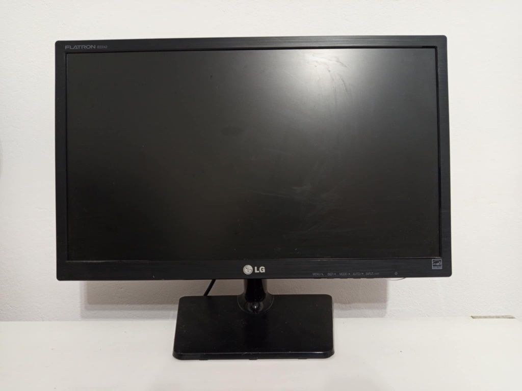 Monitor LG 22 "  cale w bdb stanie