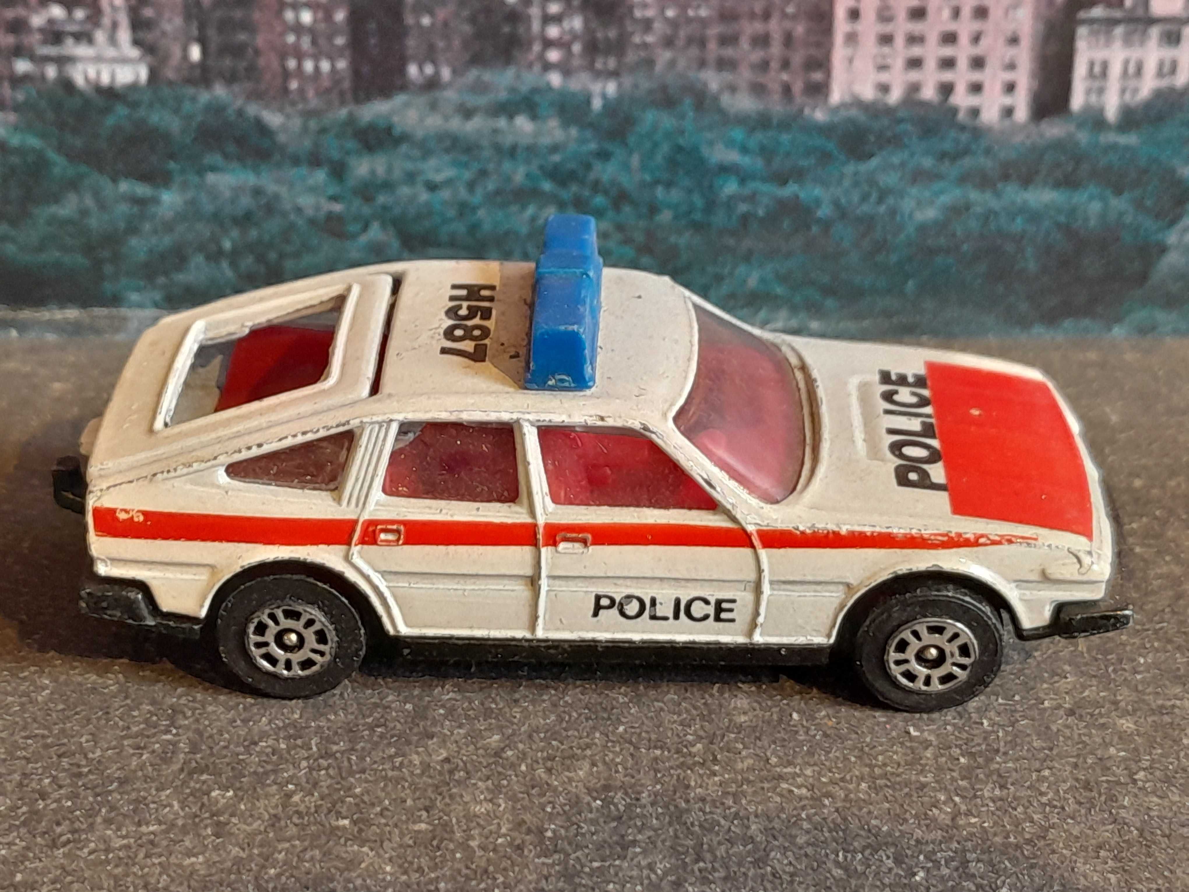 Stary resorak Corgi Police Rover 3500 kultowy radiowóz vintage
