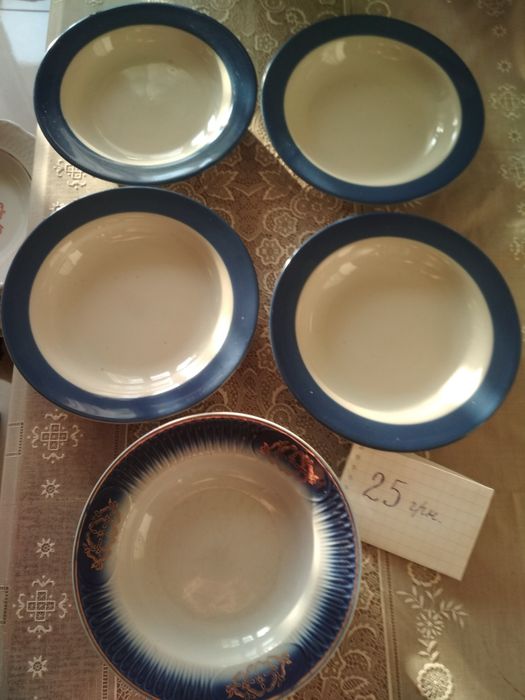 Тарелки  мелкие и глубокие. Баночки для сыпучих