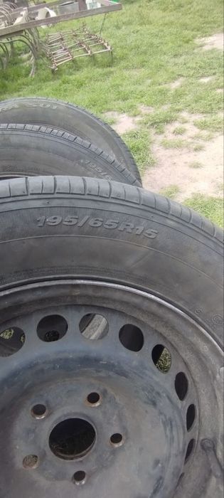 Продам літню резіну r15