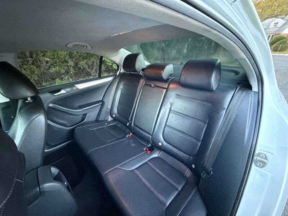 Volkswagen Jetta Sport      2015