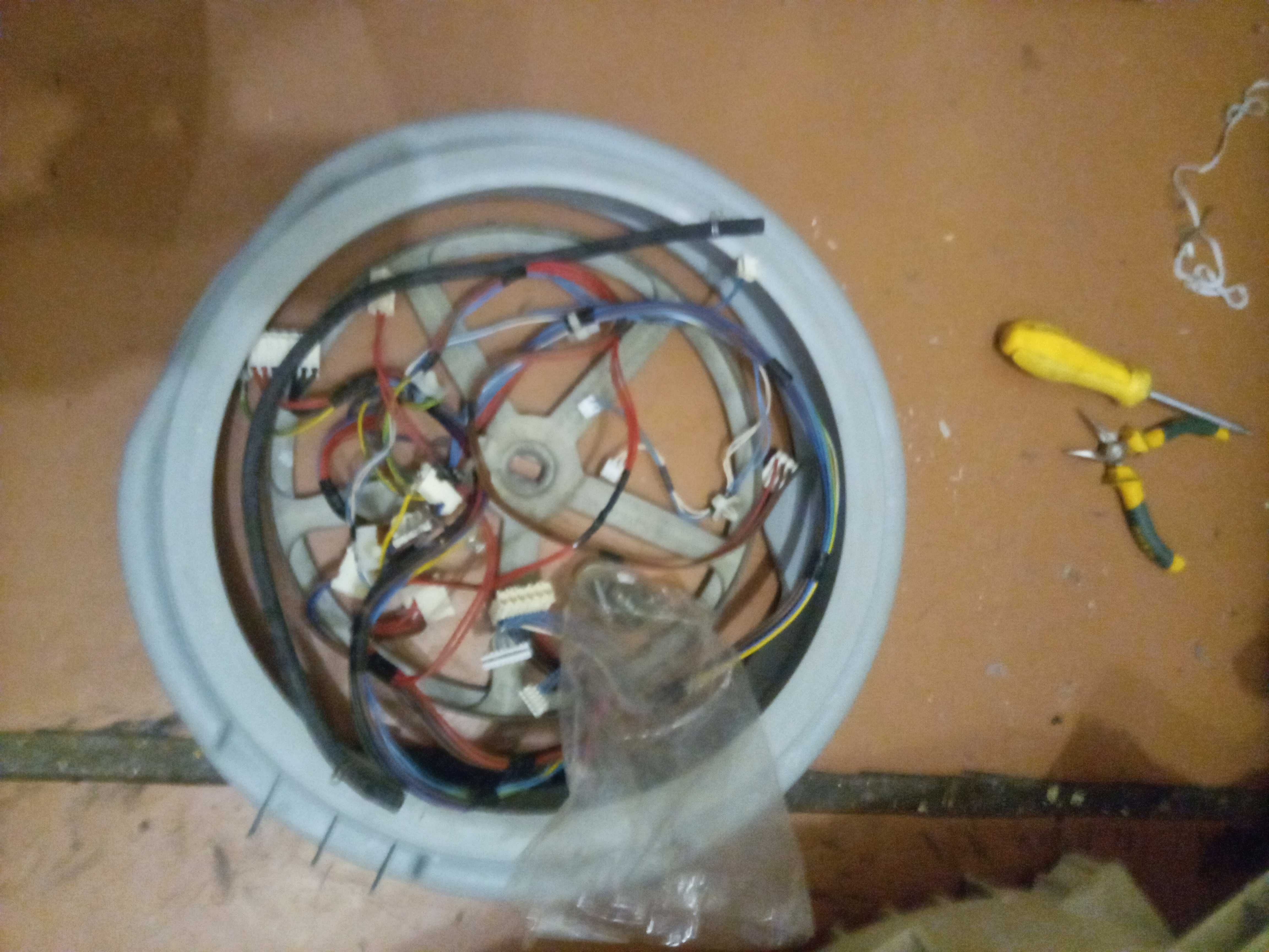Hotpoint Ariston . По запчастям-разборка .