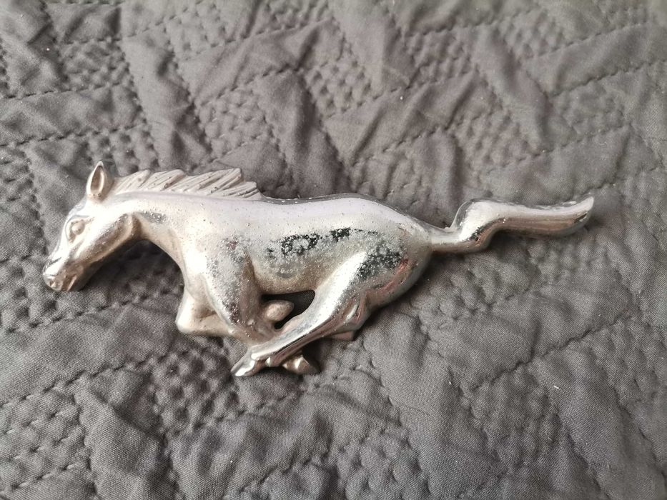 Ford Mustang logo emblemat metalowe