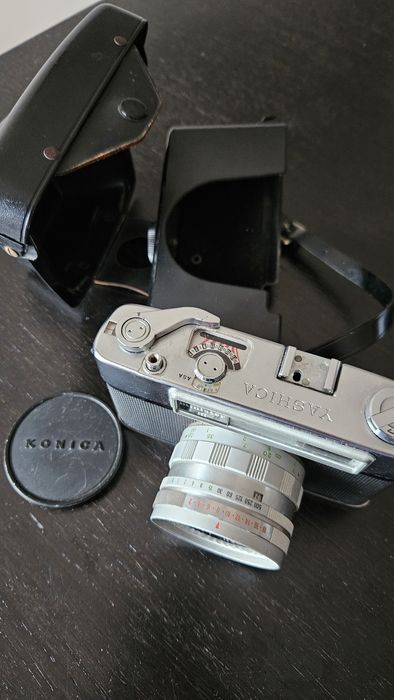 Máquina fotográfica analógica YASHICA MINISTER III com capa