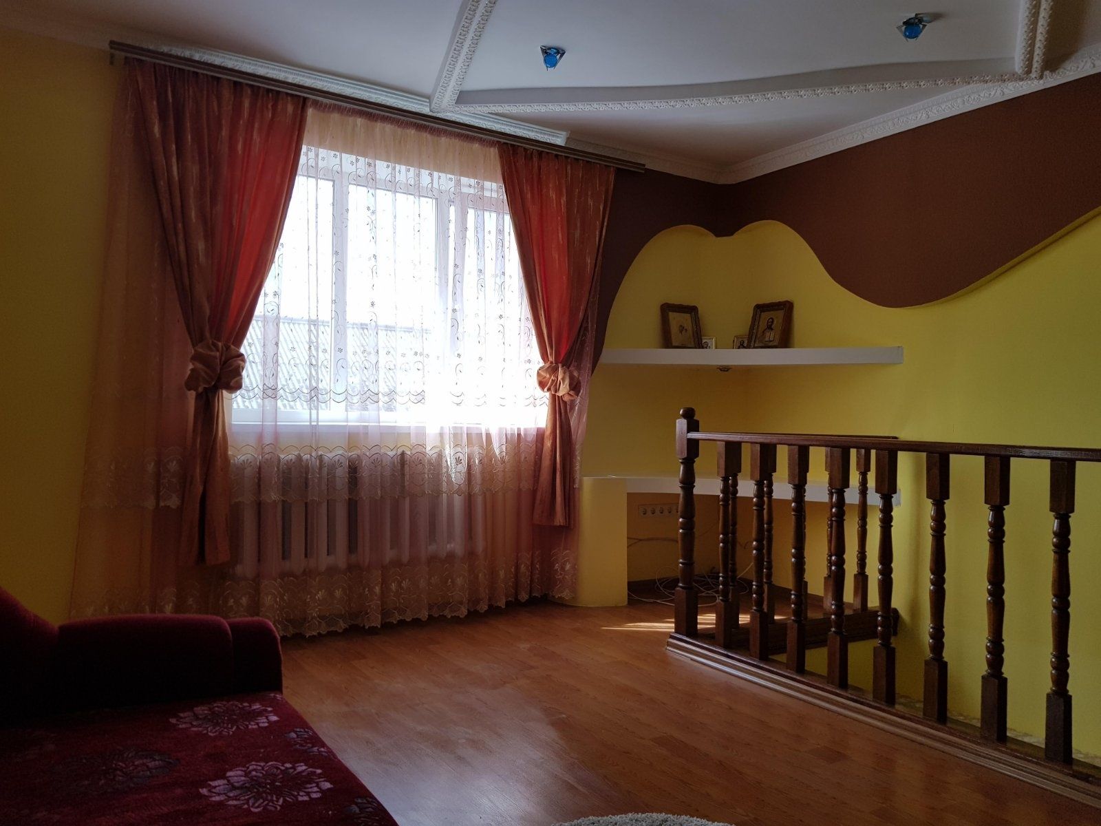 Продам двоповерховий будинок у місті Буринь Сумської обл.