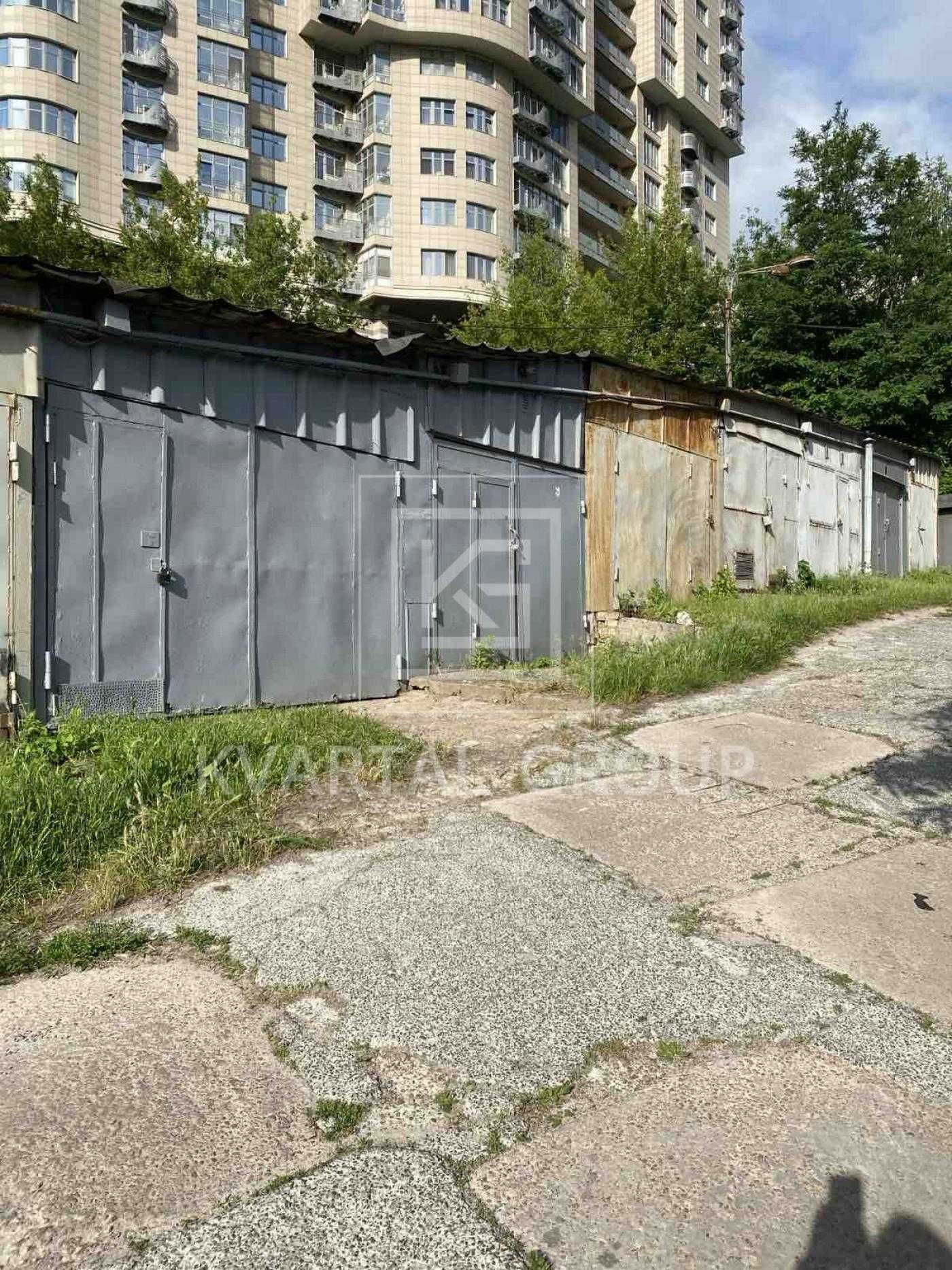 Продам гараж в КИЇВІ  18м2 11000$