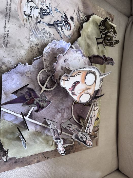 Livro tridimensional - Escola das Trevas