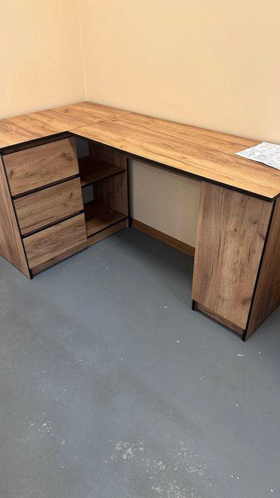 Зі складу Стіл письмовий кутовий білий дуб крафт золотий