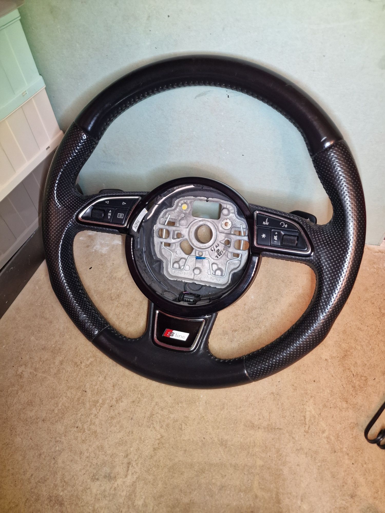 Kierownica trójramienna Audi A6 C7 A7 S-line pikowana, manetki łopatki
