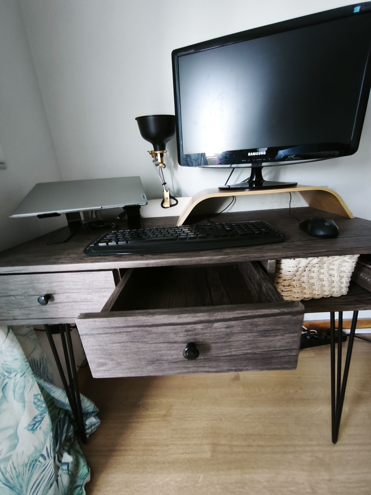 Secretaria com 2 gavetas