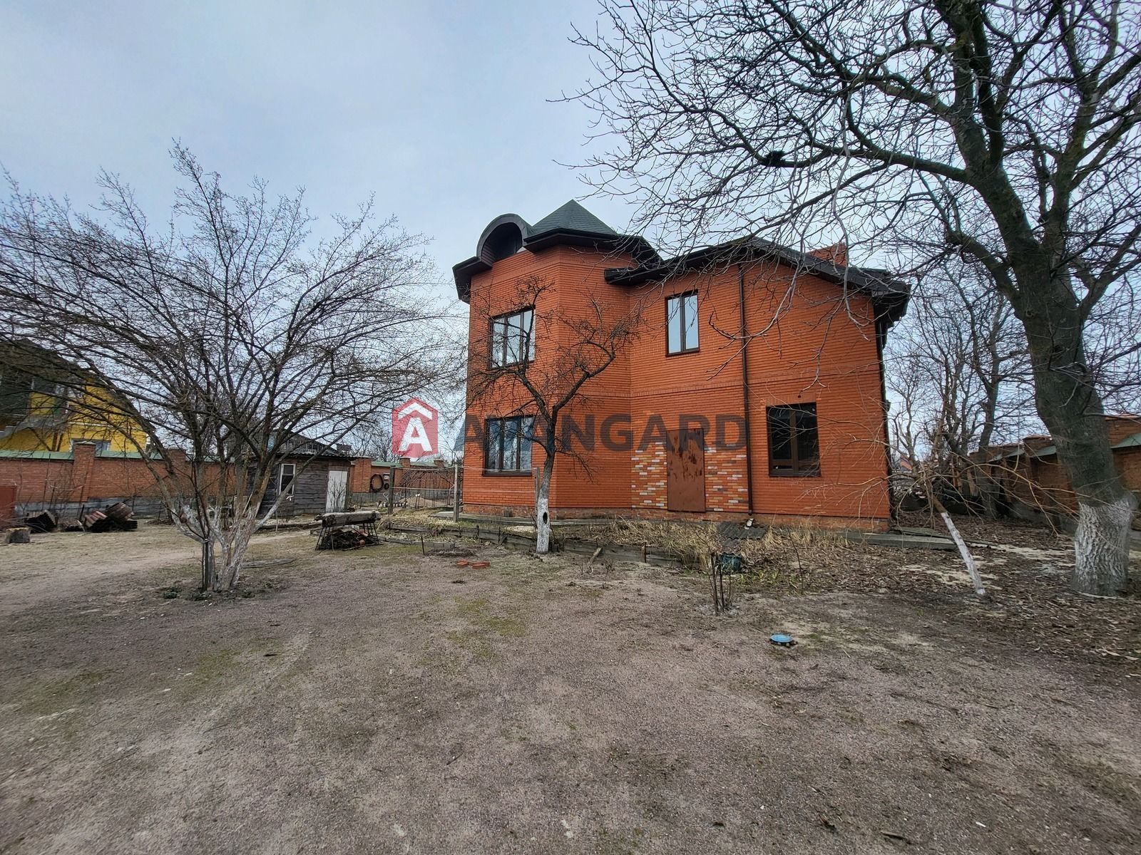 Нові Петрівці, під бізнес 2 будинки та ділянка, 35соток