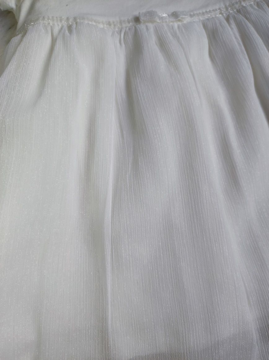 Biała sukieneczka dla dziewczynki