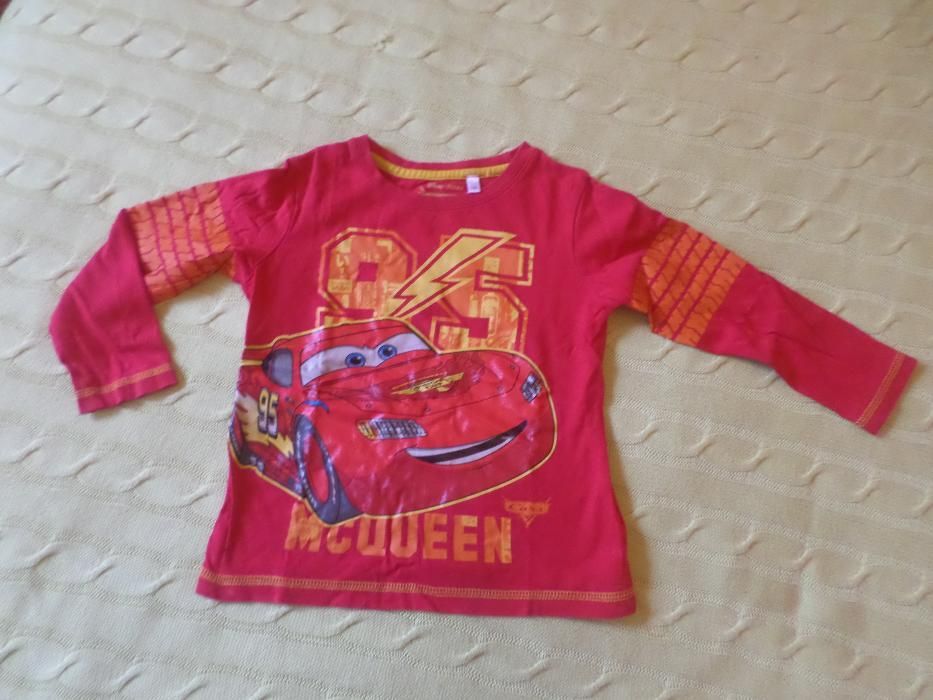 Camisola vermelha, com o faisca mcqueen