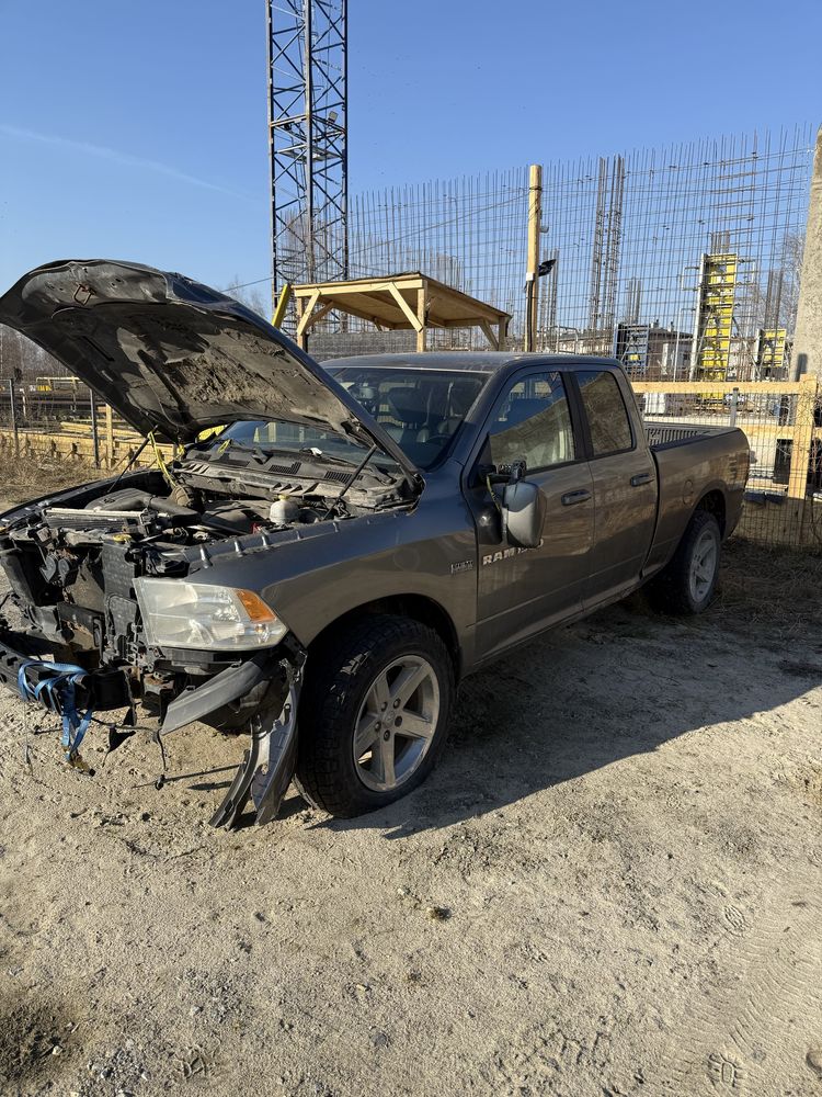 Dodge ram 1500. 2012 rok 5.7 hemi