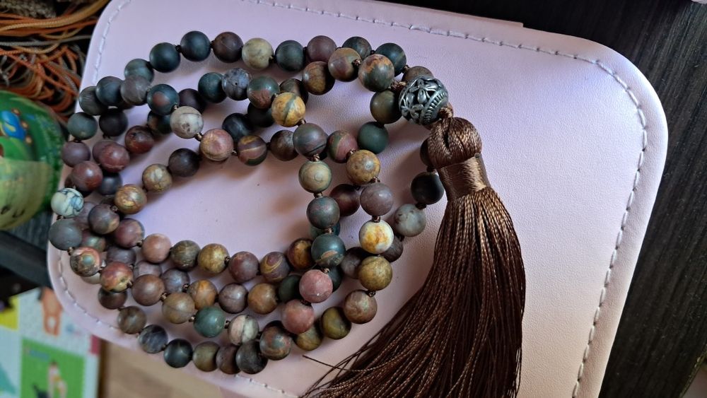 Прикраси з натурального каміння