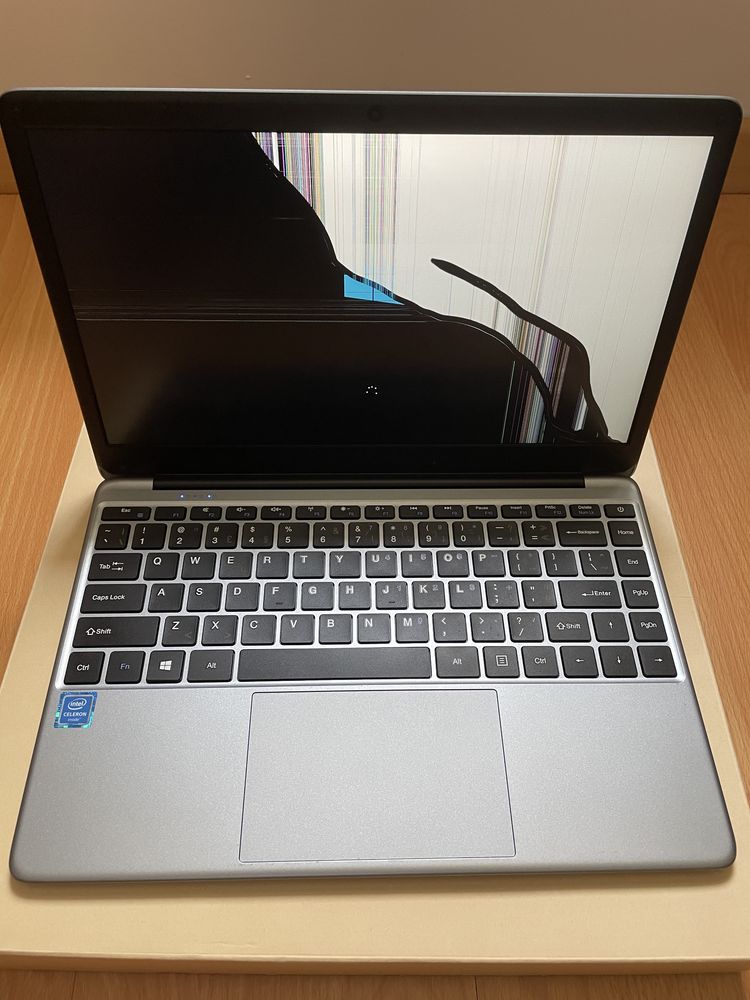 Portátil Chuwi HeroBook Pro (ecrã avariado)