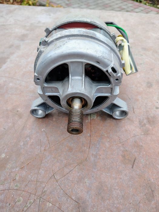 Мотор від пральної машини