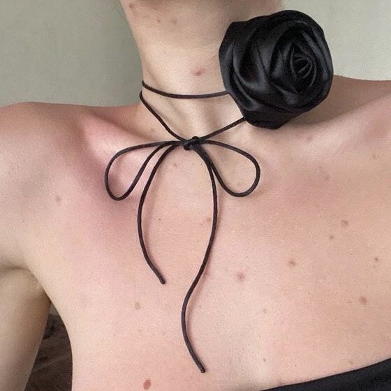 Чорна квітка на шию троянда чокер на шию