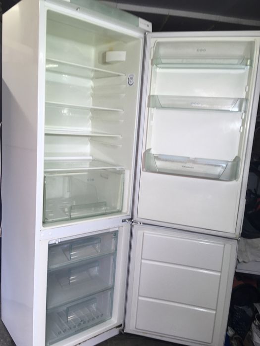 Склад на Кичкасе. Холодильник Indesit Full NoFrost Есть узкая модель